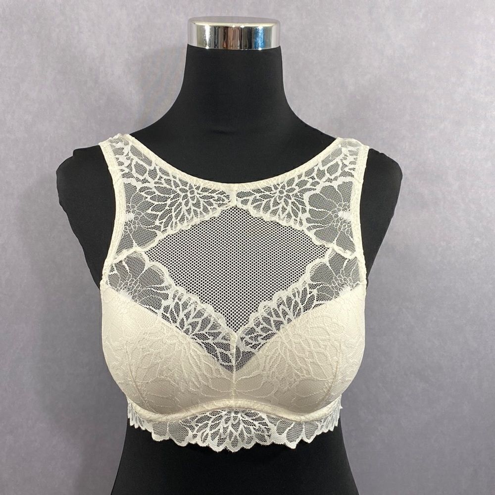 EUC! PINK by Victoria's Secret lace
bralette w/ padding & underwire - Small